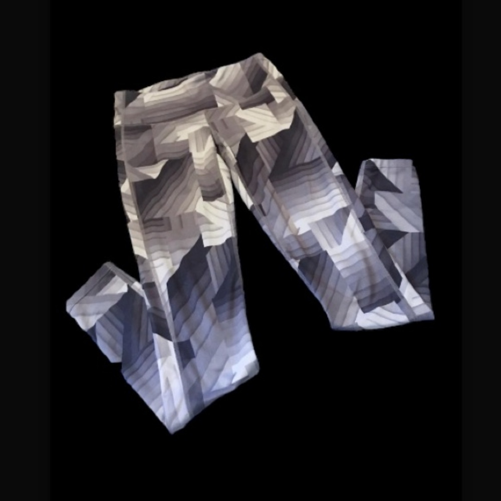 Athleta Neutral Patterned Yoga Workout Leggings S… - image 1